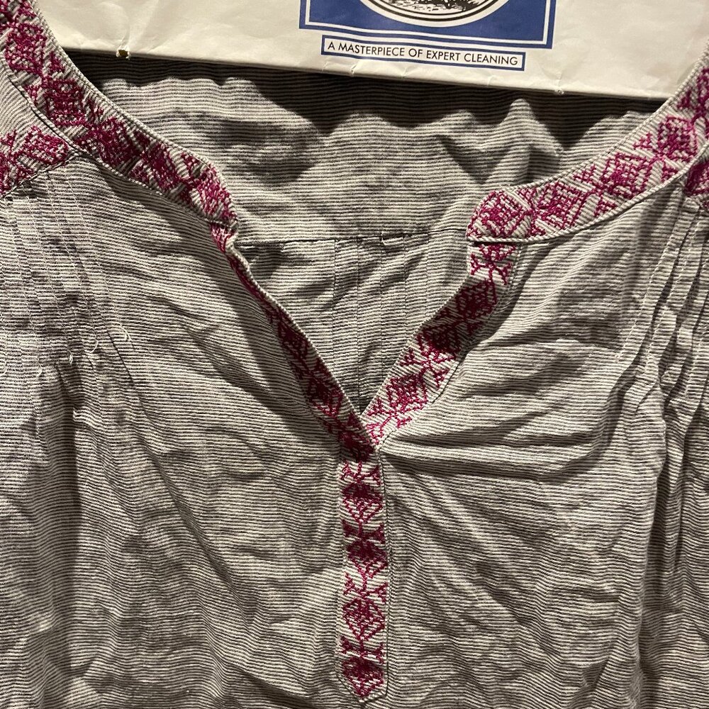 THML Gray Sleeveless Top, Large